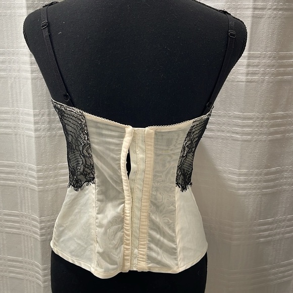 Guess satin style and lace corset - Picture 3 of 13